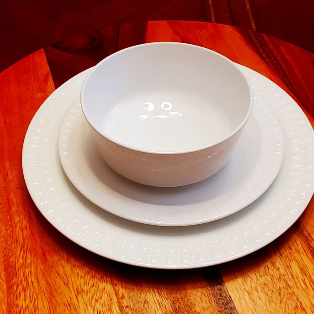 White Narrow Rim Centura Line by Corning 3 piece setting